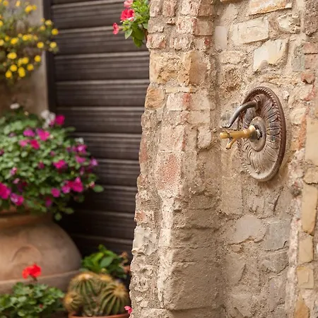 Palazzo Malaspina Bed and Breakfast San Donato in Poggio