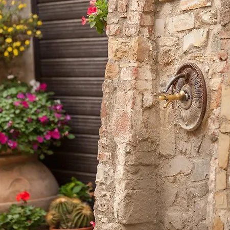 Palazzo Malaspina Bed & Breakfast San Donato in Poggio
