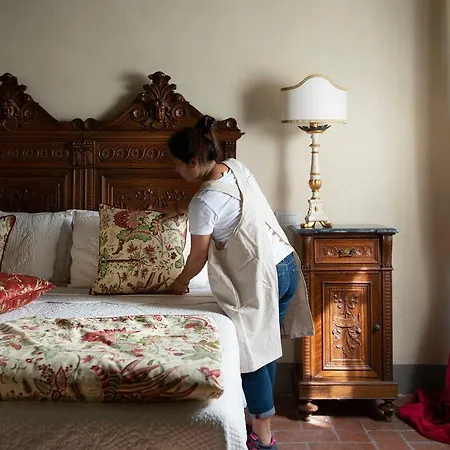 Palazzo Malaspina Bed & Breakfast San Donato in Poggio
